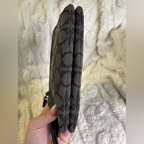 EUC COACH DOUBLE ZIP CANVAS WRISTLET IN BLACK AND GRAY - Picture 8 of 11